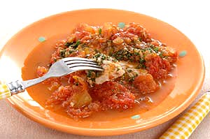 マグロステーキトマトソースがけ