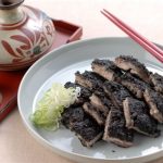ミヌダル（豚肉の黒ごま蒸し）