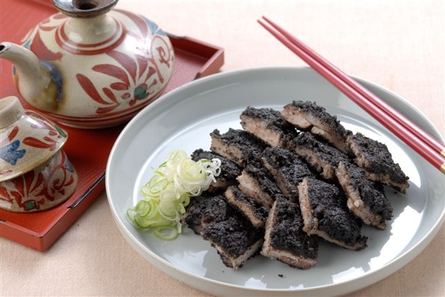 ミヌダル（豚肉の黒ごま蒸し）