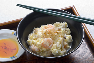 ヨーグルトとエビのはと麦雑炊