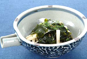 ワカメとながいものしょうが汁入り酢の物