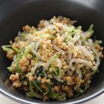 三つ葉と白滝の落花生しょうゆ和え