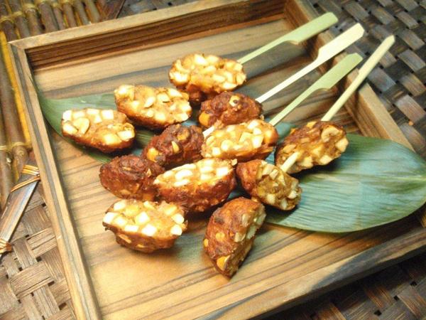 凍り豆腐と落花生のしょうゆ麹揚げ