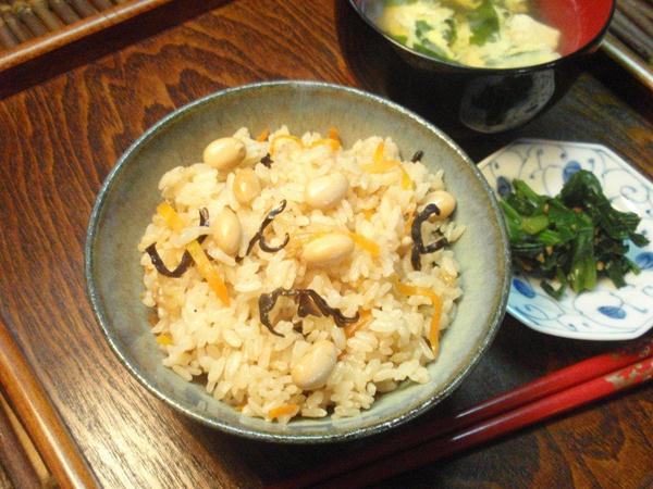 大豆ときくらげのしょう油麹炊き込みごはん