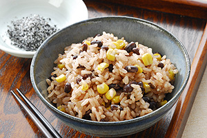 小豆ととうもろこしの炊き込みごはん