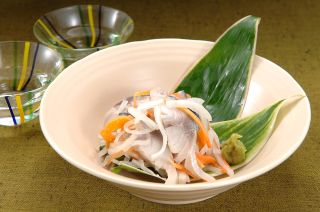干しあんず入り紅白なますと魚の酢の物