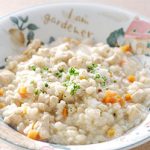 押し麦と鶏肉の牛乳スープ