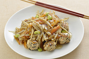 揚げサバ団子の枝豆入り野菜あんがけ