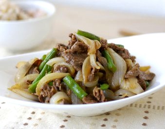 新玉ねぎと牛肉のすき煮