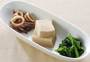 春菊・イカ・凍り豆腐の煮物