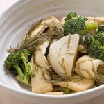 油揚げ・大根・糸昆布・ブロッコリーの煮物