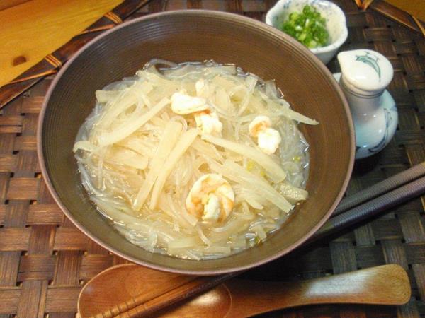 泡菜と緑豆春雨のスープ
