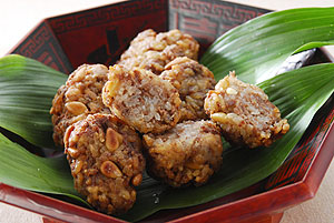 牛ひき肉ともち米の揚げ団子