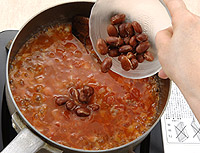 牛ひき肉と金時豆のチリソース
