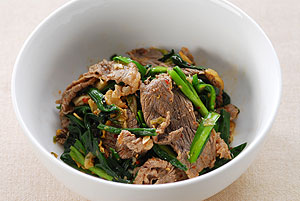 牛肉とにらのキムチ和え