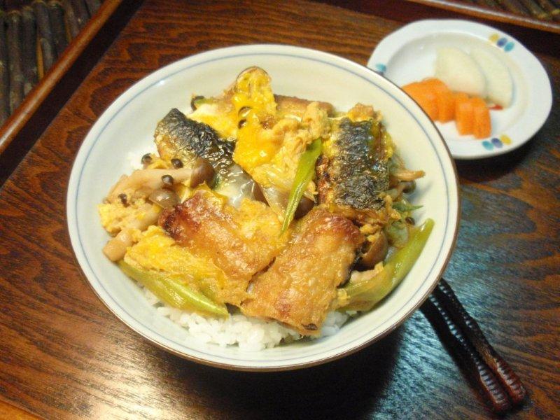 糠漬けイワシとしめじの卵どんぶり