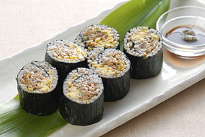 納豆とそばの海苔巻き