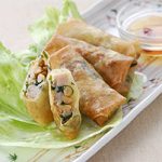 納豆とマグロのエスニック春巻き
