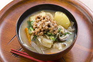 納豆の根菜汁
