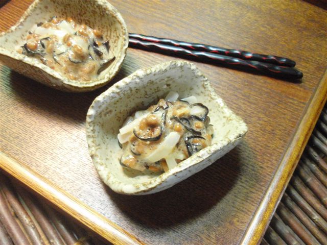納豆・イカ・きくらげの梅肉和え
