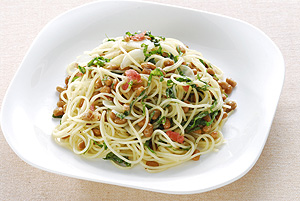 納豆・青じそ・梅干しのサラダパスタ