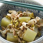 緑豆・冬瓜・豚バラ肉の煮物