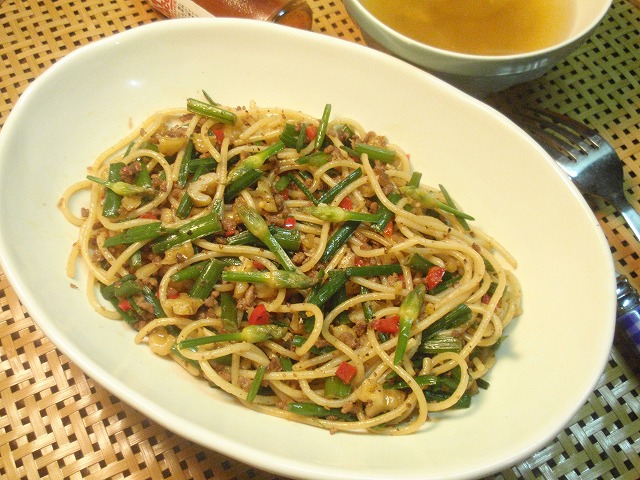 花にらとくるみのパスタ