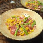 菊とマグロの塩麹和え