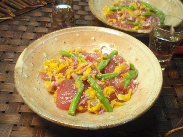 菊とマグロの塩麹和え