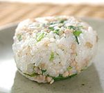 菜の花と鶏ひき肉のおにぎり