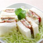 落花生と果物のサンドイッチ