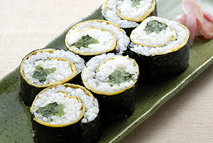 薄焼き卵と野沢菜の海苔巻き
