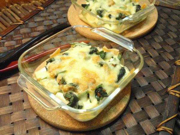 豆腐としょう油麹和えほうれん草のチーズ焼き