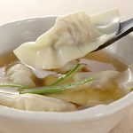 豆腐と落花生入りの豚ひき肉ギョウザスープ