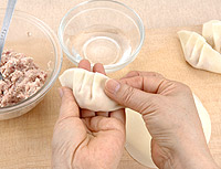豆腐と落花生入りの豚ひき肉ギョウザスープ