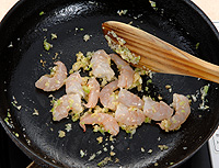 豆腐・エビ・にらの炒めもの