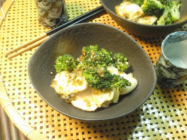 鶏ササミ肉とブロッコリーのわさび酢和え