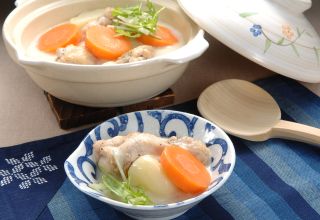 鶏手羽元の飛鳥鍋