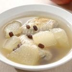 鶏手羽先と冬瓜の小豆入りスープ