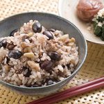 黒豆とナッツ・レーズンの炊き込みごはん