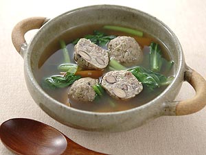黒豆入りサンマ団子のスープ
